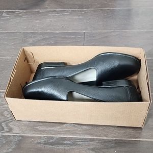 Brand new DSW Women's shoes (Color: Black, Size 9 1/2)